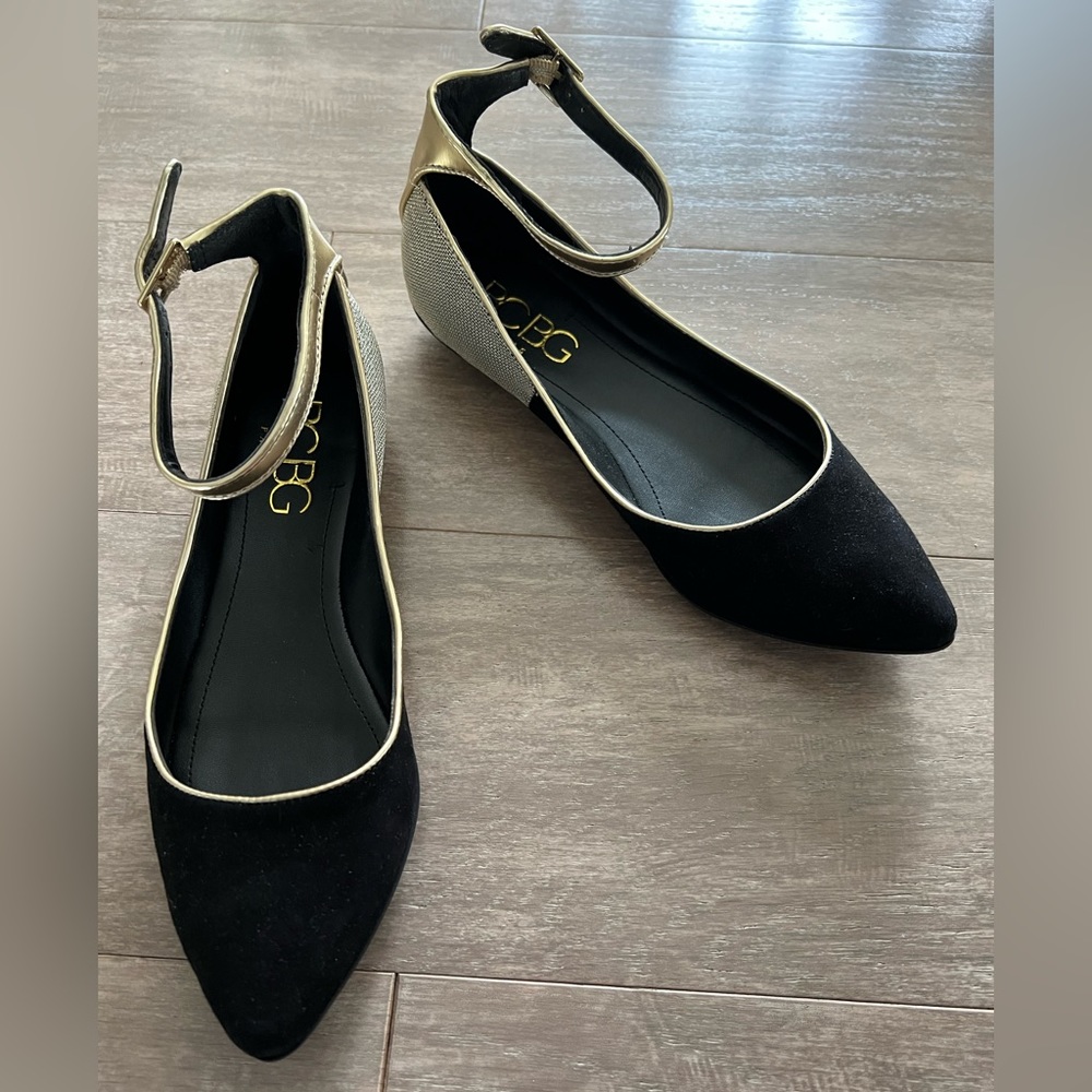 BCBG Black and gold mesh pointed flats Size 8